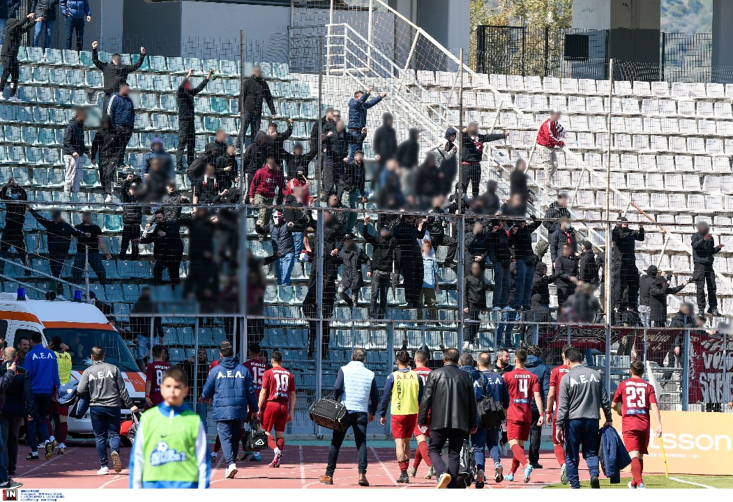 Οι οπαδοί της ΑΕΛ στο Πανθεσσαλικό για το ματς με την ΑΕΛ.