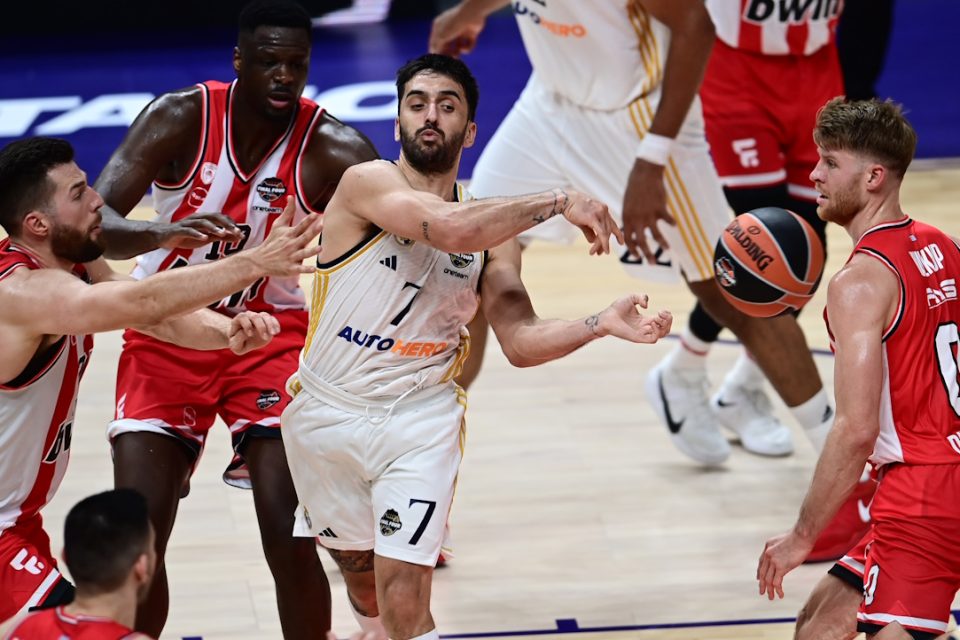 https://www.novasports.gr/wp-content/uploads/2024/10/campazzo-real-olympiacos-960x640.jpg