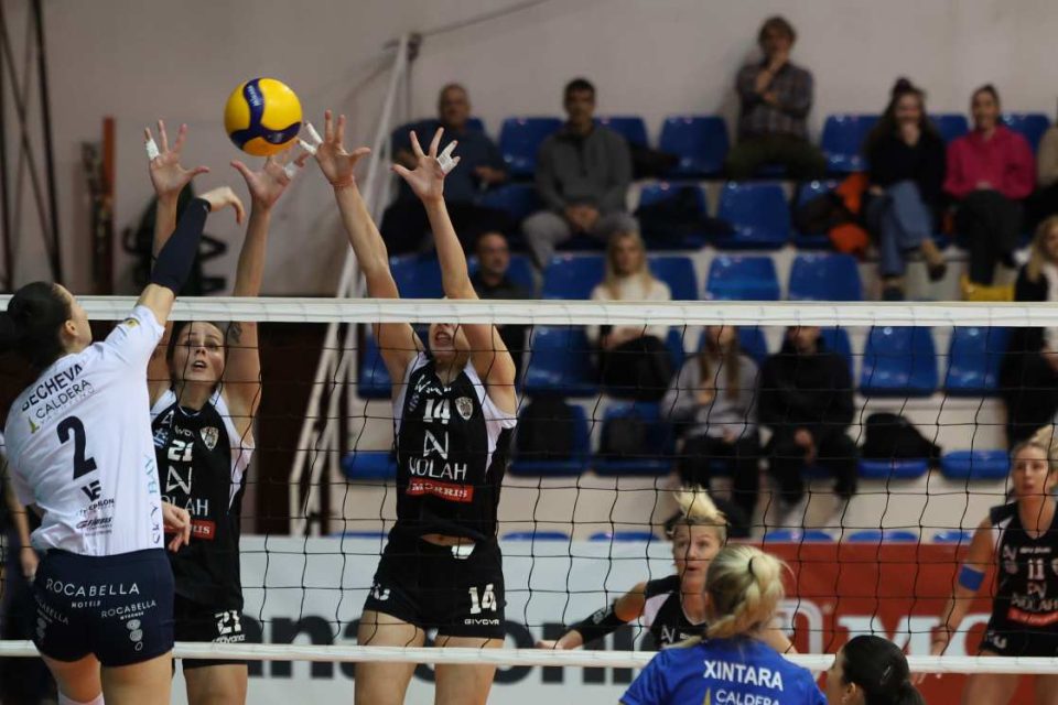 [374711] volley league ΓΥΝΑΙΚΩΝ 2024 2025 / ΠΑΟΚ ΑΟ ΘΗΡΑΣ (ΡΑΦΑΗΛ ΓΕΩΡΓΙΑΔΗΣ / eurokinissi)